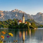 السياحة في سلوفينيا: بحيرة بليد + طبيعة ليوبليانا… دليل مختصر ومفيد